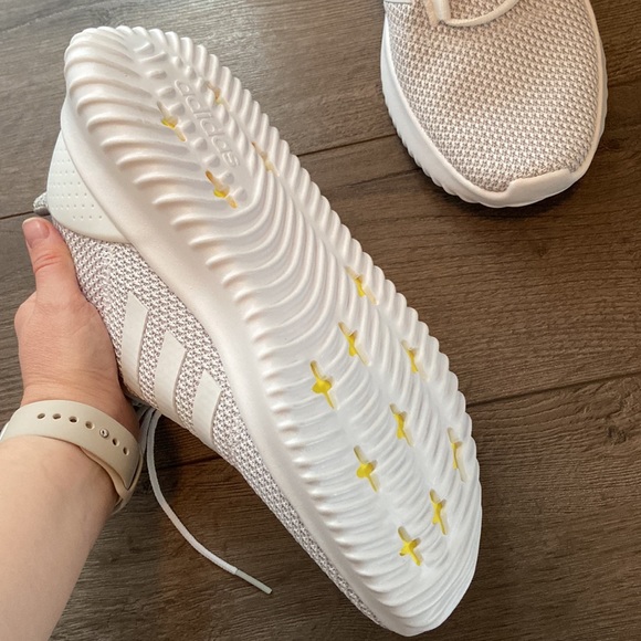 Adidas Men’s Cloudfoam Ultimate Shoes - Picture 4 of 6